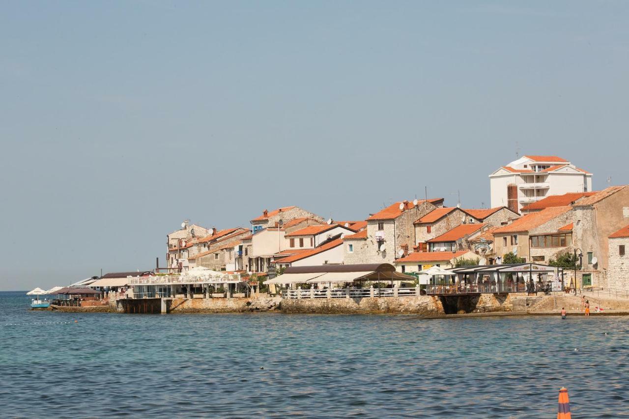 Downtown Beach Apartments Umag Kültér fotó